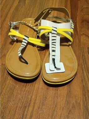 Kelly & Katie Yellow Strappy Flat Sandals Size 10 Summer Thong Sandals